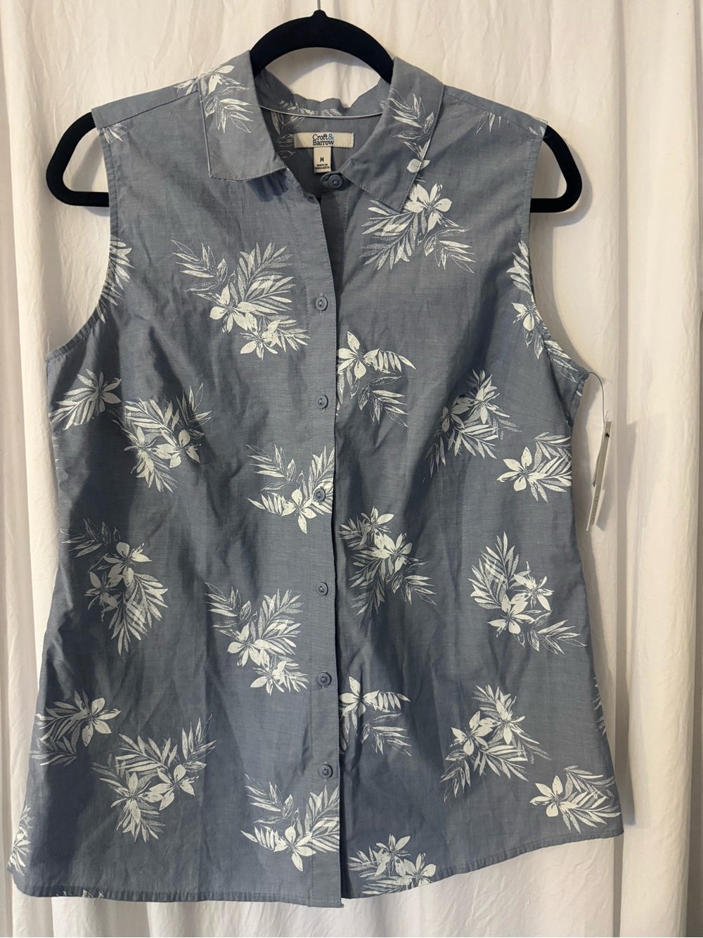 Croft & barrow Blue Floral Sleeveless Button-Front Blouse Size Medium. 🏖️🎰🪭